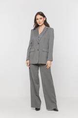 Szary żakiet o luźnym fasonie zapinany na guziki