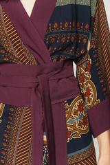 Zakładane kimono wiązane w pasie