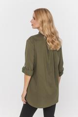 Zielona koszula w stylu militarnym z wywijanym rękawem