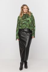 Zielona wzorzysta bluzka z eleganckim wiązaniem