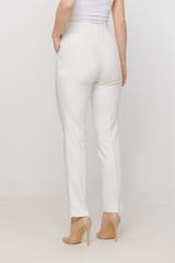 Zwężane jasne spodnie w kant o klasycznym fasonie