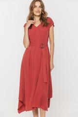 Zwiewna ceglana sukienka z paskiem