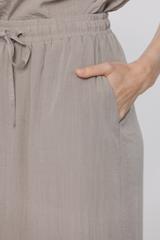 Zwiewna długa spódnica z bocznymi rozcięciami