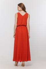 Zwiewna sukienka maxi z kobiecym rozcięciem z przodu