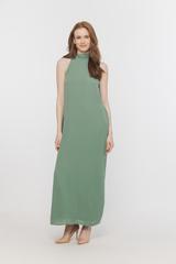 Zwiewna szałwiowa dwuwarstwowa sukienka ze stójką