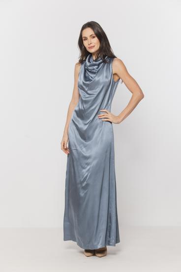 Efektowna satynowa sukienka maxi z drapowanym dekoltem