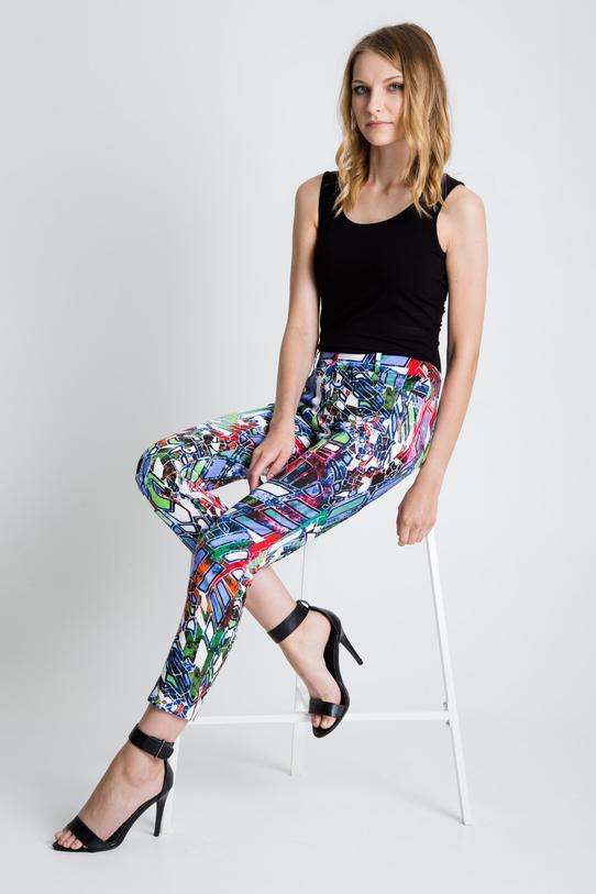 Wzorzyste spodnie z kieszeniami na przodzie - 2