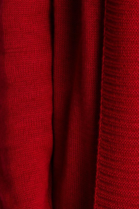Ciemnoczerwony sweter z opuszczonym rękawem
