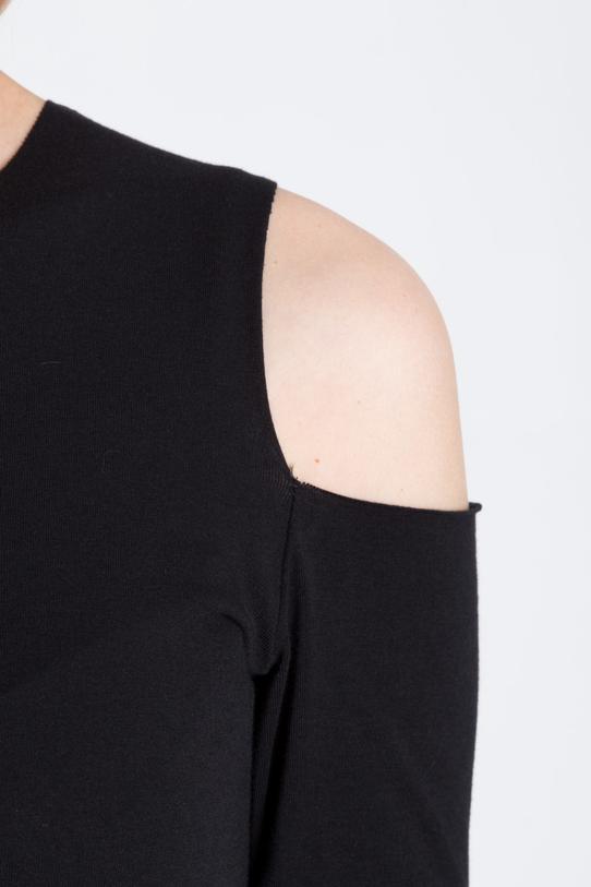 Czarna bluzka z surowym wykończeniem - 4