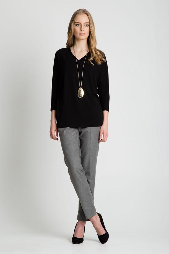 Wizualizacja Czarna bluzka typu nietoperz z dekoltem w serek