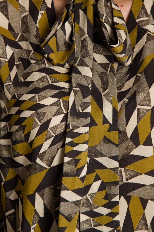 Bluzka we wzory z długim rękawem wiązana przy szyi - 4