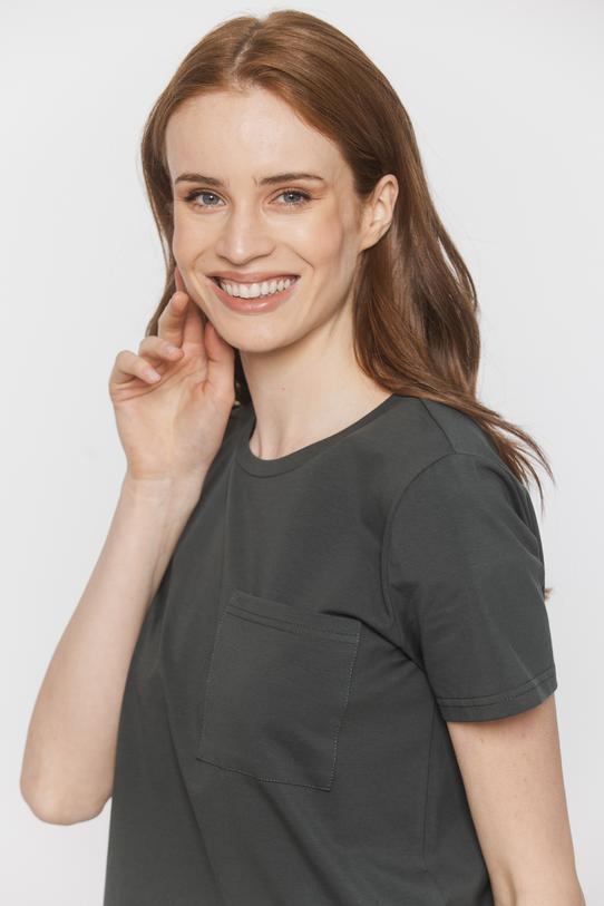 Bawełniany t-shirt khaki z kieszonką - 4