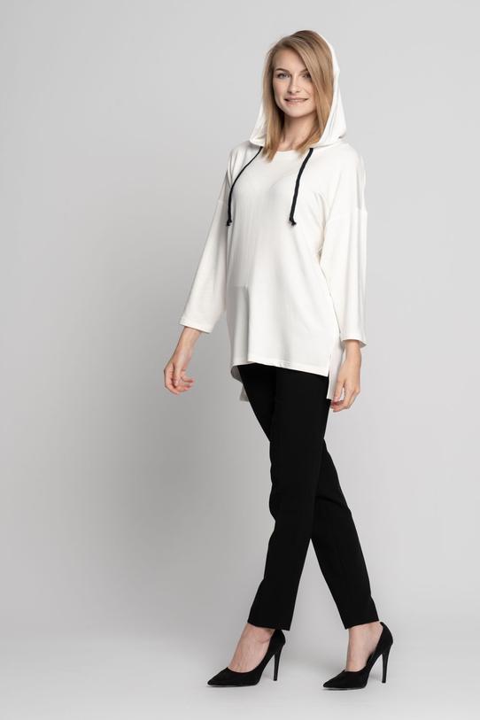 Luźna bluza w kolorze ecru z kapturem