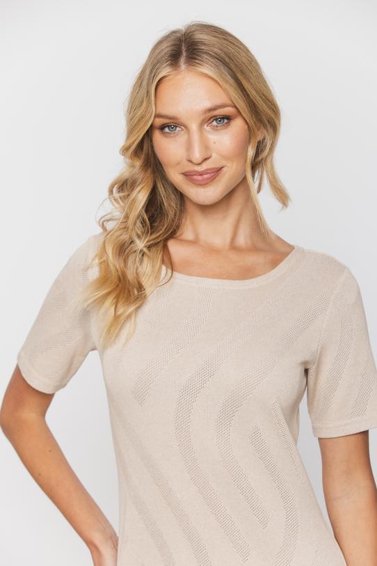 Beżowa ażurowa sukienka z krótkim rękawem - 4