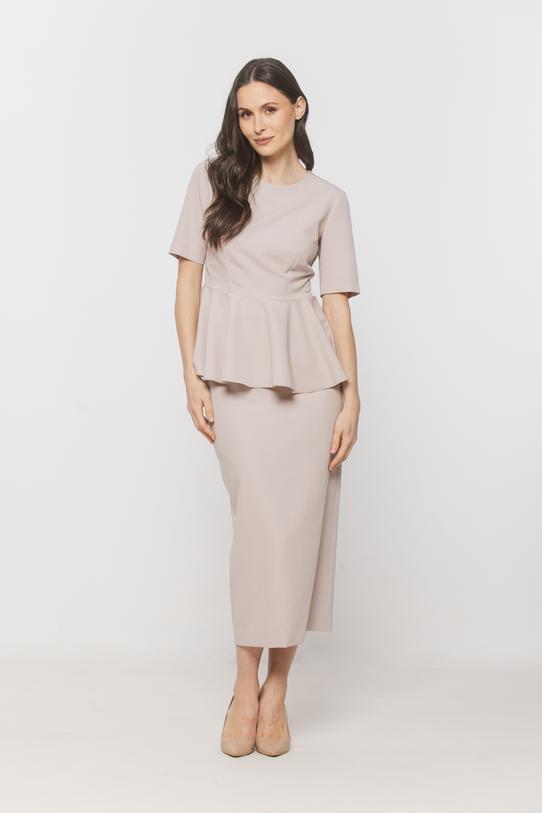 Wizualizacja Beżowa bluzka z baskinką podkreślającą talię