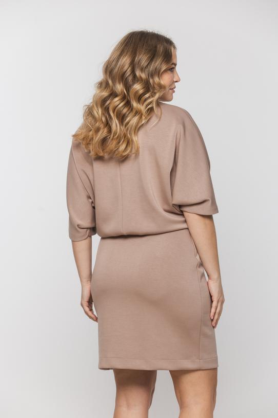 Beżowa dzianinowa sukienka z nietoperzowym rękawem - 3