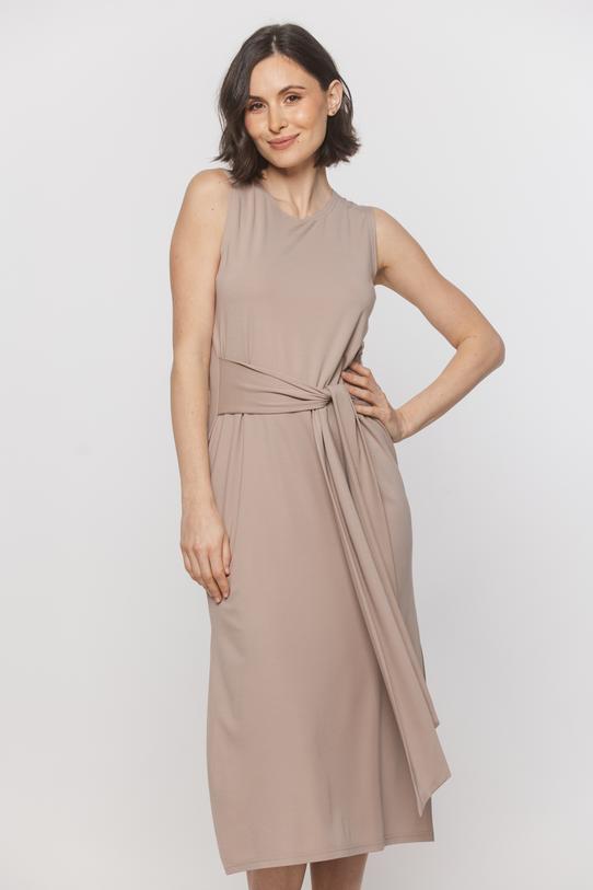 Beżowa dzianinowa sukienka z wiązaniem i rozporkami - 2