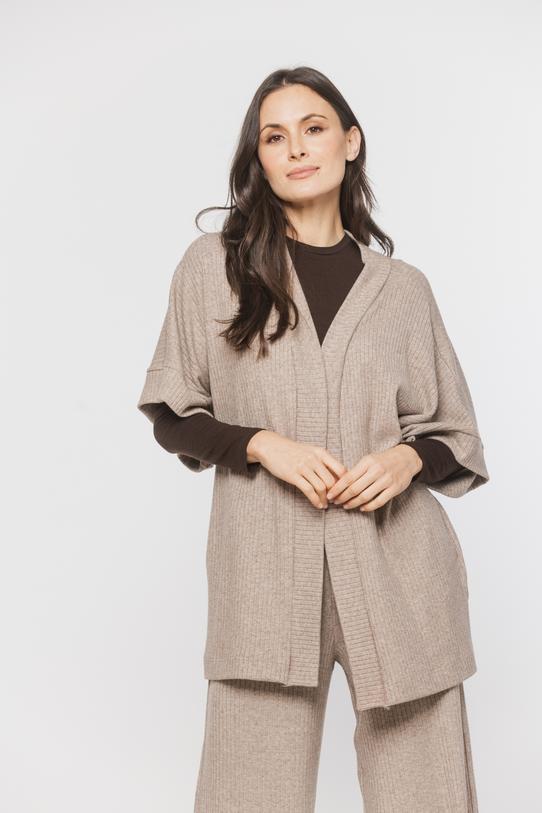 Beżowa luźna narzutka z dzianiny sweterkowej - 2