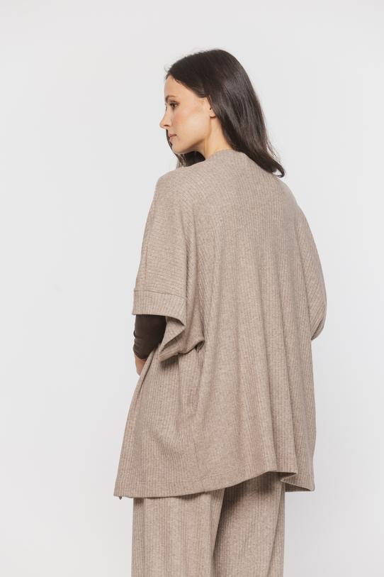 Beżowa luźna narzutka z dzianiny sweterkowej - 3