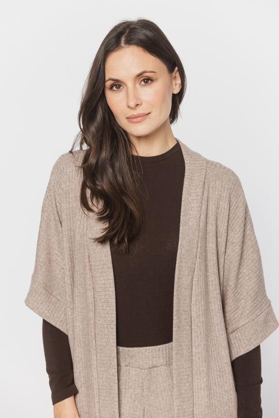 Beżowa luźna narzutka z dzianiny sweterkowej - 4