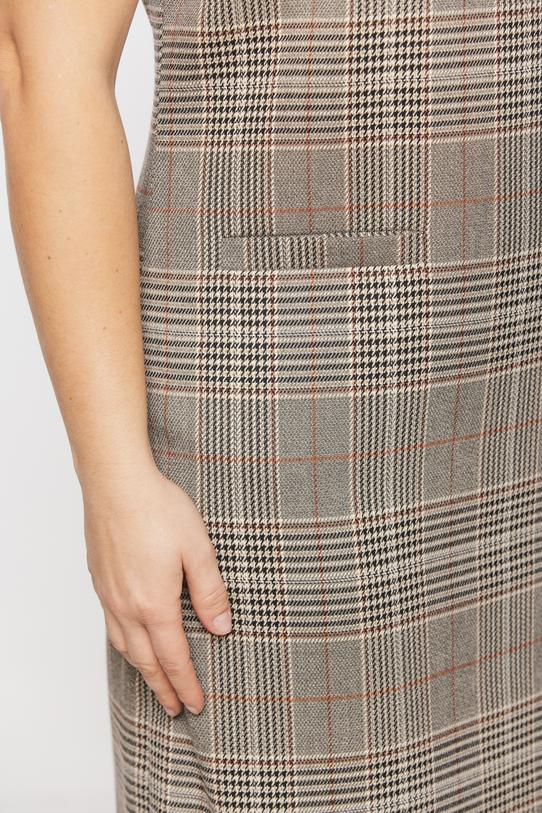 Beżowa sukienka w kratkę o prostym fasonie - 5