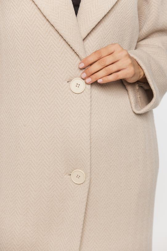Beżowy płaszcz zapinany na dwa guziki - 5