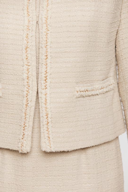 Beżowy żakiet  w stylu chanel z ozdobną taśmą - 6