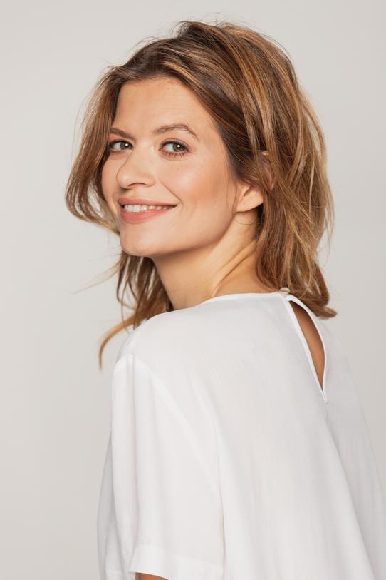 Biała bluzka z tkaniny wiskozowej - 6