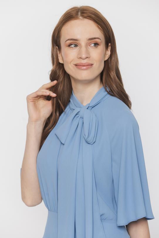 Błękitna zwiewna sukienka za kolano z żorżety - 4