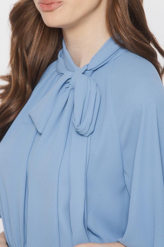 Błękitna zwiewna sukienka za kolano z żorżety - 5