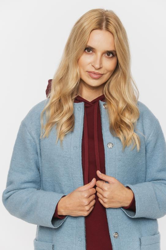 Błękitny jesienny płaszcz z wełny zapinany na napy - 5