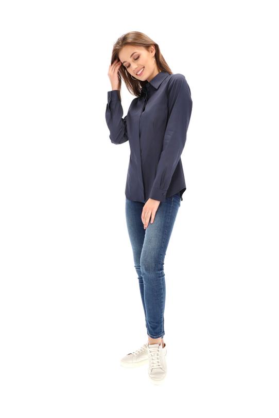 Granatowa koszula z krytą listwą guzikową - 4