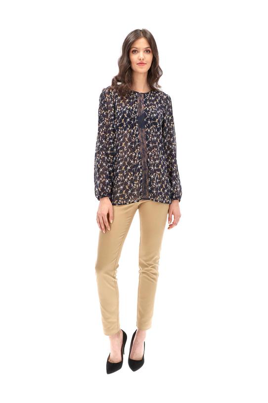 Wizualizacja Kwiecista bluzka z szerokimi rękawami i koronkową wstawką