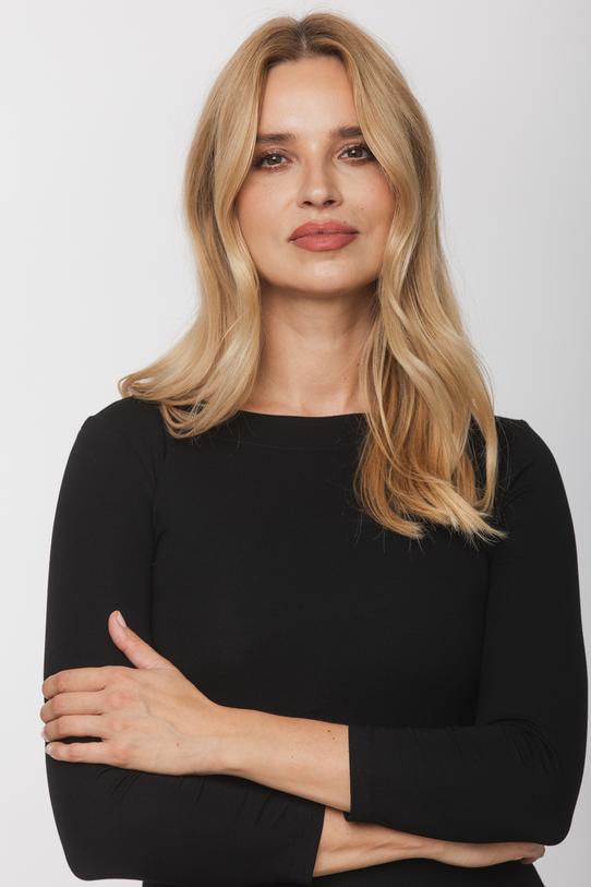 Bluzka basic z rękawem 3/4 w kolorze czarnym - 4