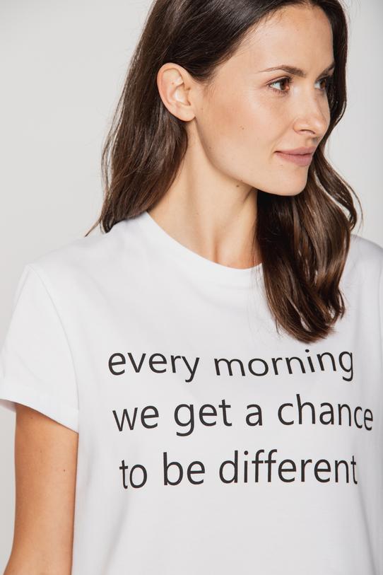 Biały bawełniany t-shirt z nadrukiem