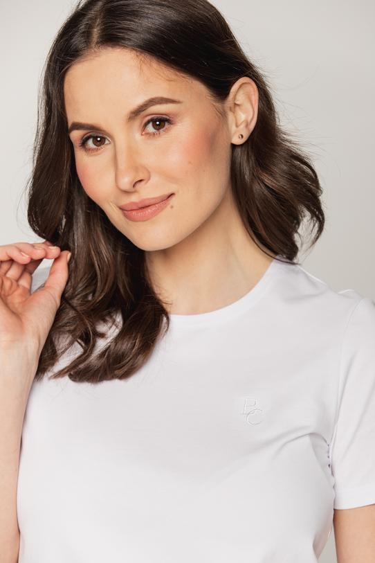 Biały t-shirt z subtelnym haftem