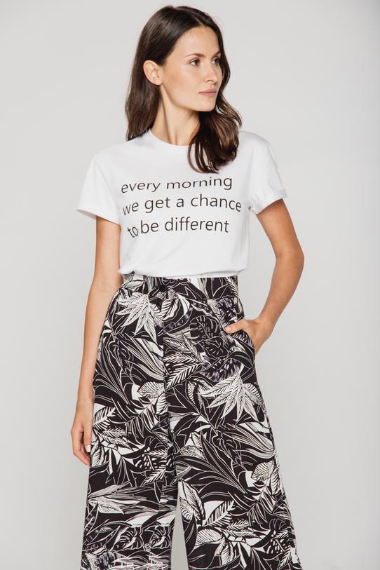 Biały bawełniany t-shirt z nadrukiem