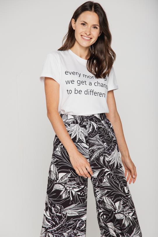 Biały bawełniany t-shirt z nadrukiem