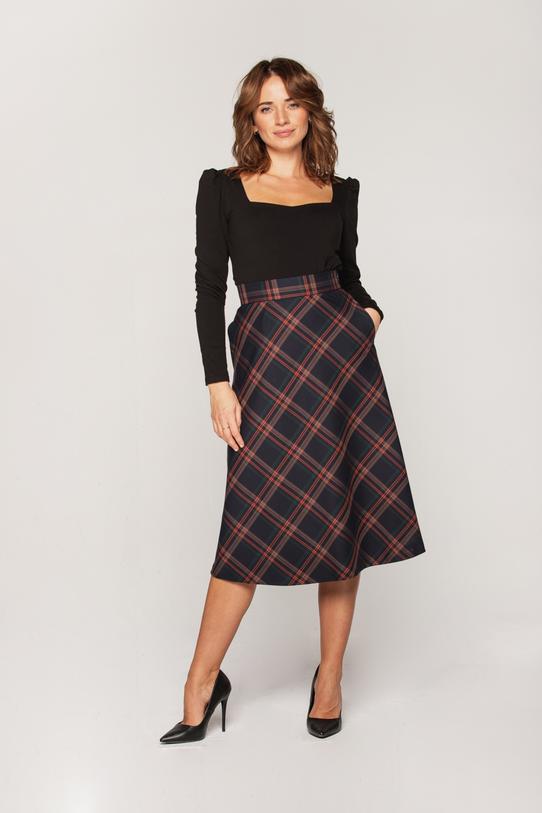 common:product-alt-prefix Black blouse with heart neckline