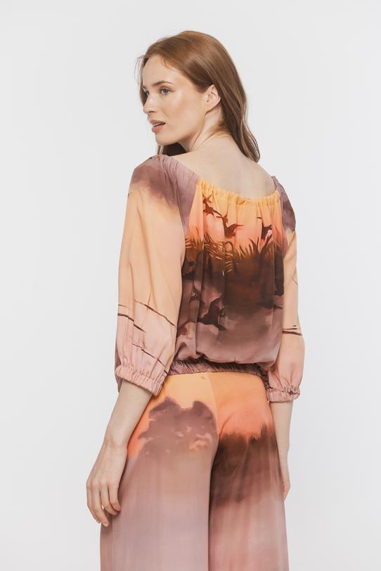 Bluzka w letnich kolorach z regulowanym dekoltem - 3