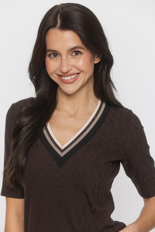 Bluzka z brązowej dzianiny sweterkowej z dekoracyjnym ściągaczem - 4