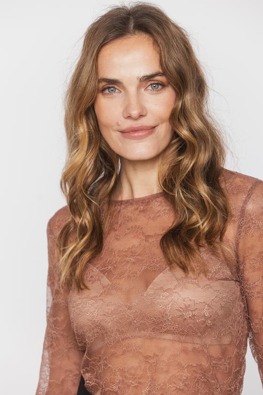 Bluzka z delikatnej koronki w odcieniu zgaszonego różu - 3