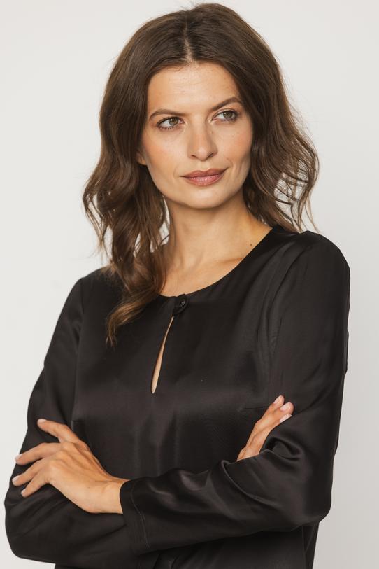 Bluzka z ozdobnym guzikiem przy dekolcie - 4