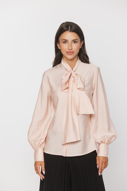 Elegancka pudrowa bluzka z wiązaną kokardą - 3