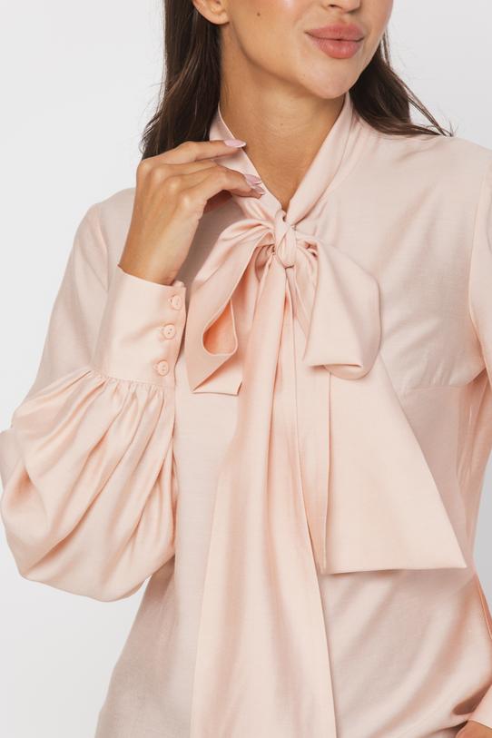 Elegancka pudrowa bluzka z wiązaną kokardą - 5