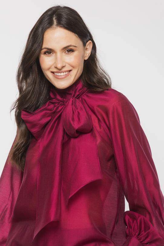Bordowa stylowa bluzka z ozdobnym wiązaniem i bufiastym rękawem - 4