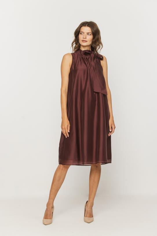 Wizualizacja Bordowa sukienka z ozdobnym wiązaniem