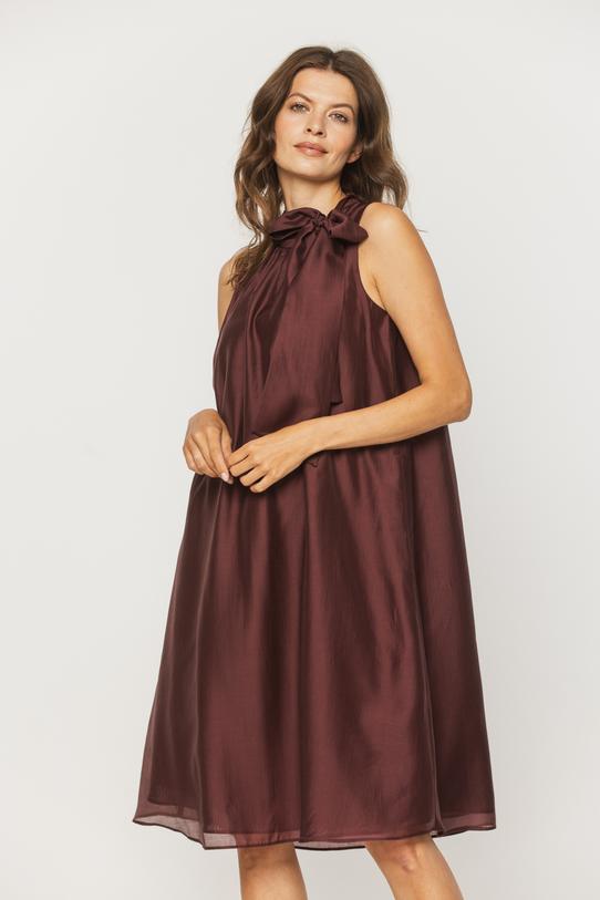 Bordowa sukienka z ozdobnym wiązaniem - 2