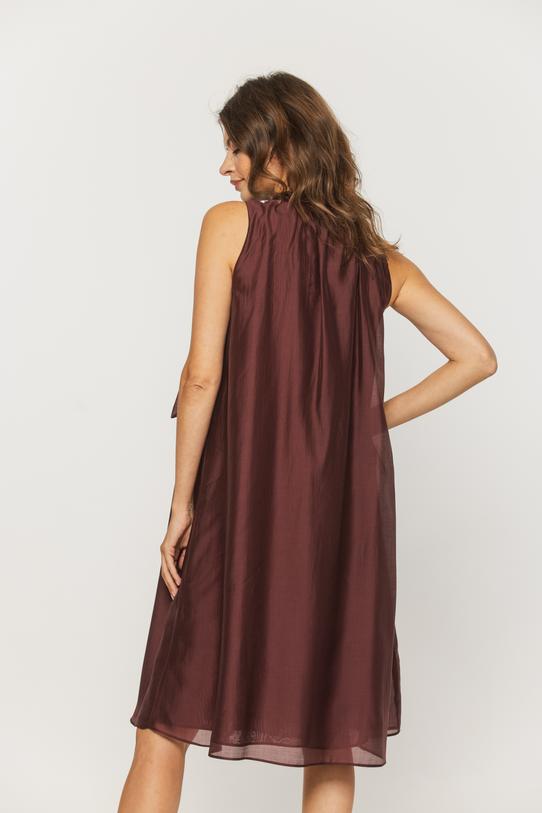 Bordowa sukienka z ozdobnym wiązaniem - 3
