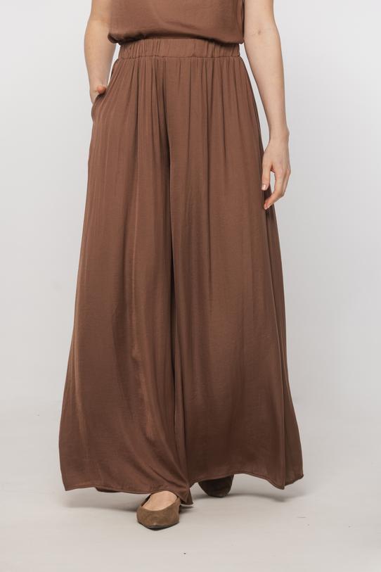 Brązowe lekkie spodnie o satynowym połysku - 2